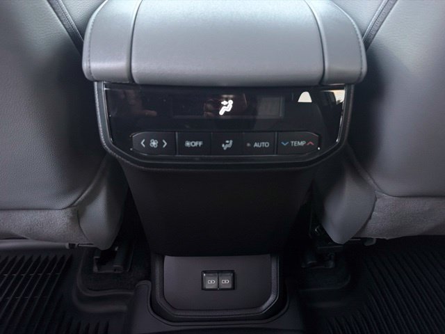 New 2026 Wind Chill Pearl <sup>1</sup> Toyota  XLE image 24