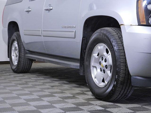 Used 2013 Chevrolet Suburban LT with VIN 1GNSKJE71DR179057 for sale in Shakopee, Minnesota