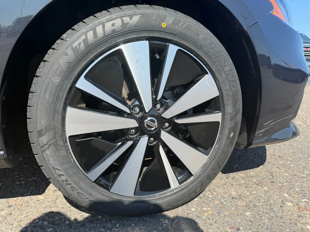 Used 2020 Blue Nissan 2.5 SL image 21