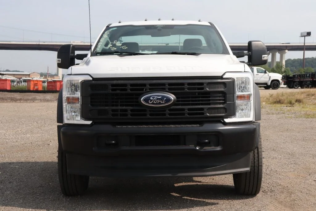 New 2026 Oxford White Ford F-600® XL image 3