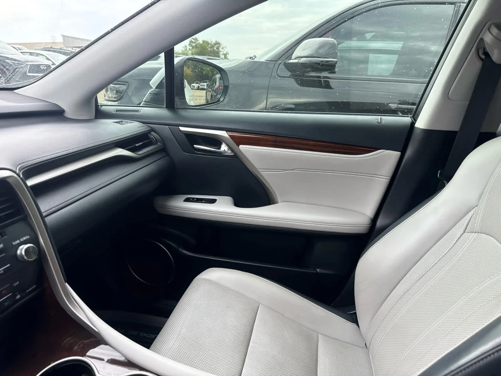 Used 2017 Eminent White Pearl Lexus  image 15
