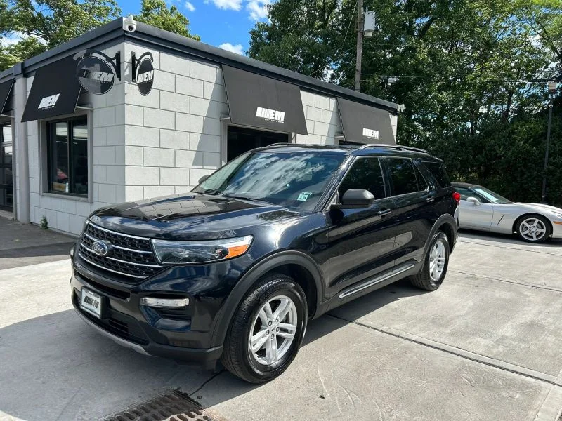 Used 2023 Black Metallic Ford XLT Sport Utility 4D image 59