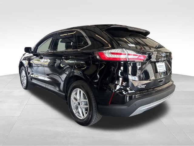 Used 2023 Black Ford SEL image 3