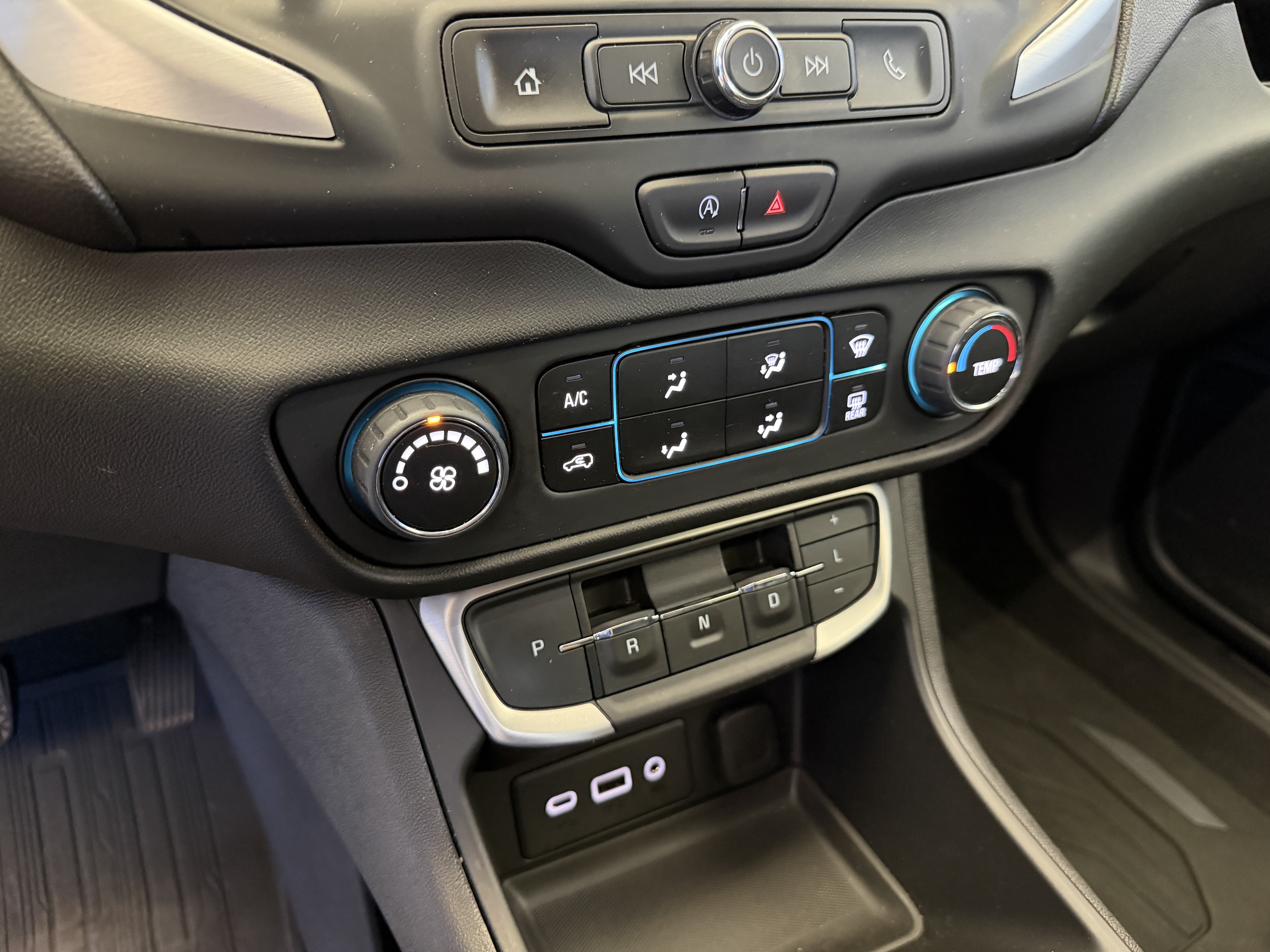 Used 2023 Summit White GMC SLE image 20
