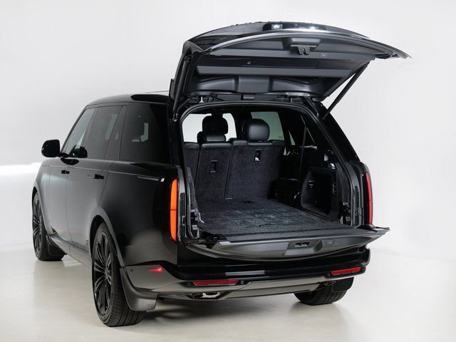 New 2026 Santorini Black Land Rover P530 SE 7 SEAT image 30