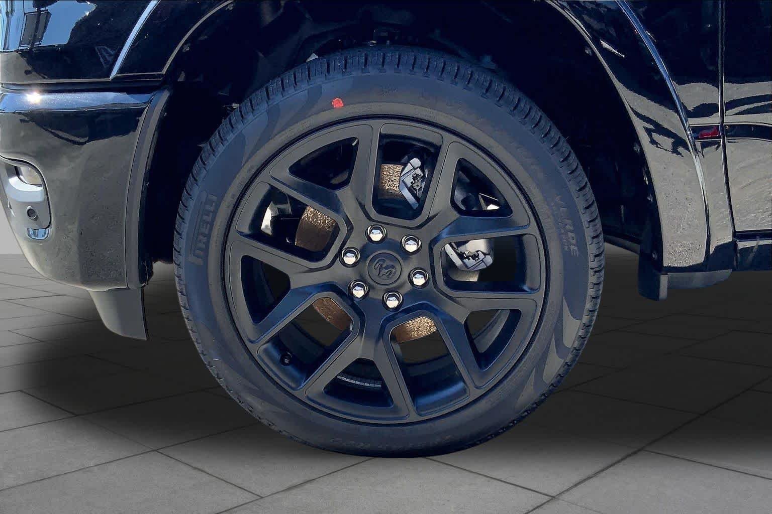 New 2027 Diamond Black Crystal Pearl-Coat Exterior Paint RAM Laramie image 8