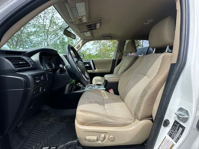 Used 2016 White Toyota SR5 image 23