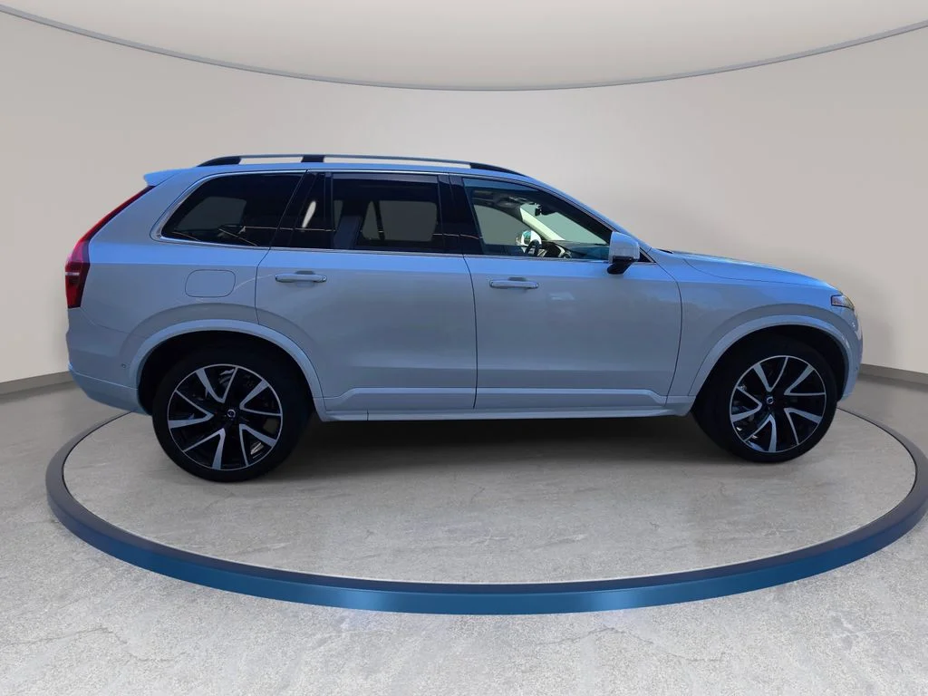 Used 2019 White Volvo T6 Momentum image 5