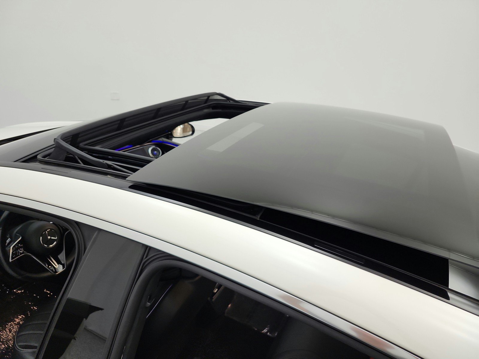 Used 2022 MANUFAKTUR Diamond White Mercedes-Benz EQS 580 4MATIC® Sedan image 11