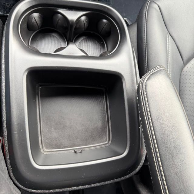 Used 2025  Chrysler Select image 36