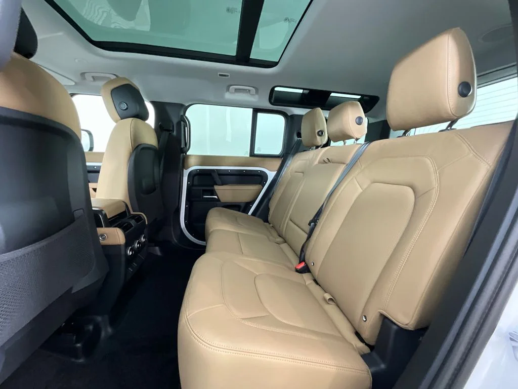 New 2026 Fuji White Land Rover X-Dynamic SE image 5