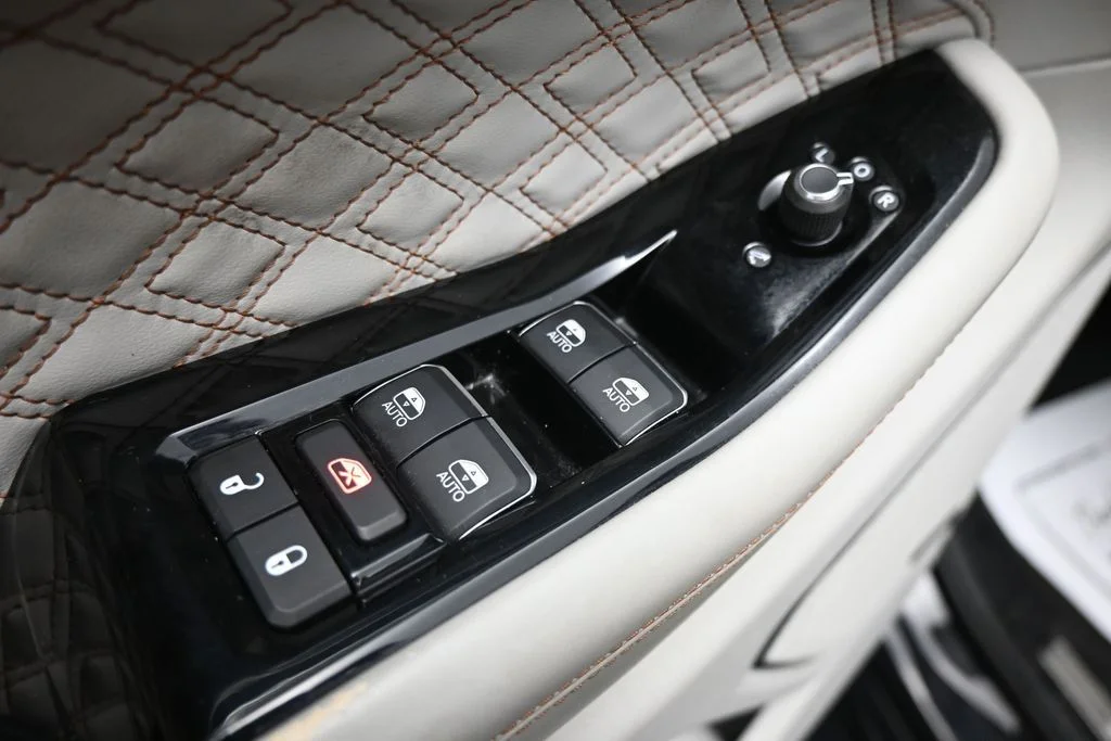 Used 2023 Black Jeep Summit image 11