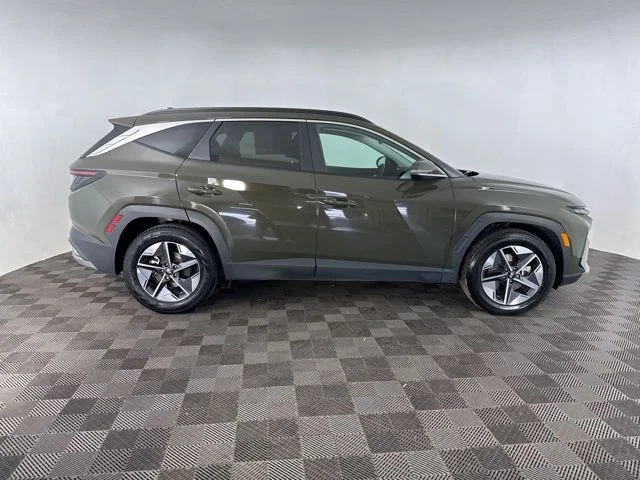 Used 2025 Green Hyundai SEL Convenience image 6