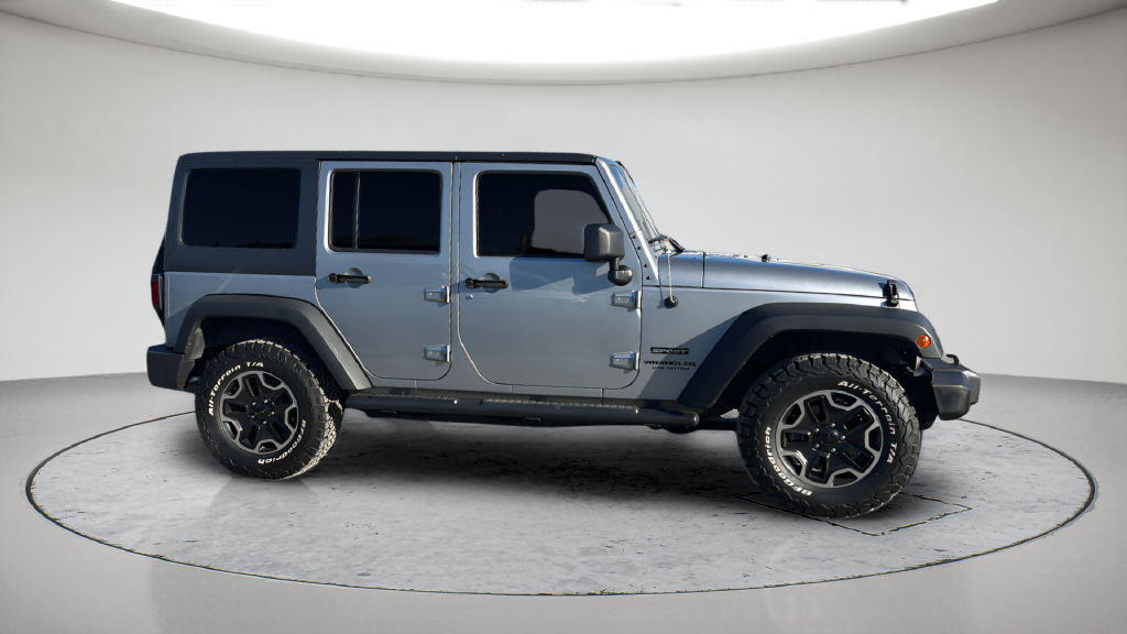 Used 2013 Silver Jeep Unlimited Sport image 7