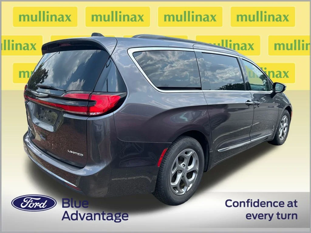 Used 2023 Gray Chrysler Limited image 2