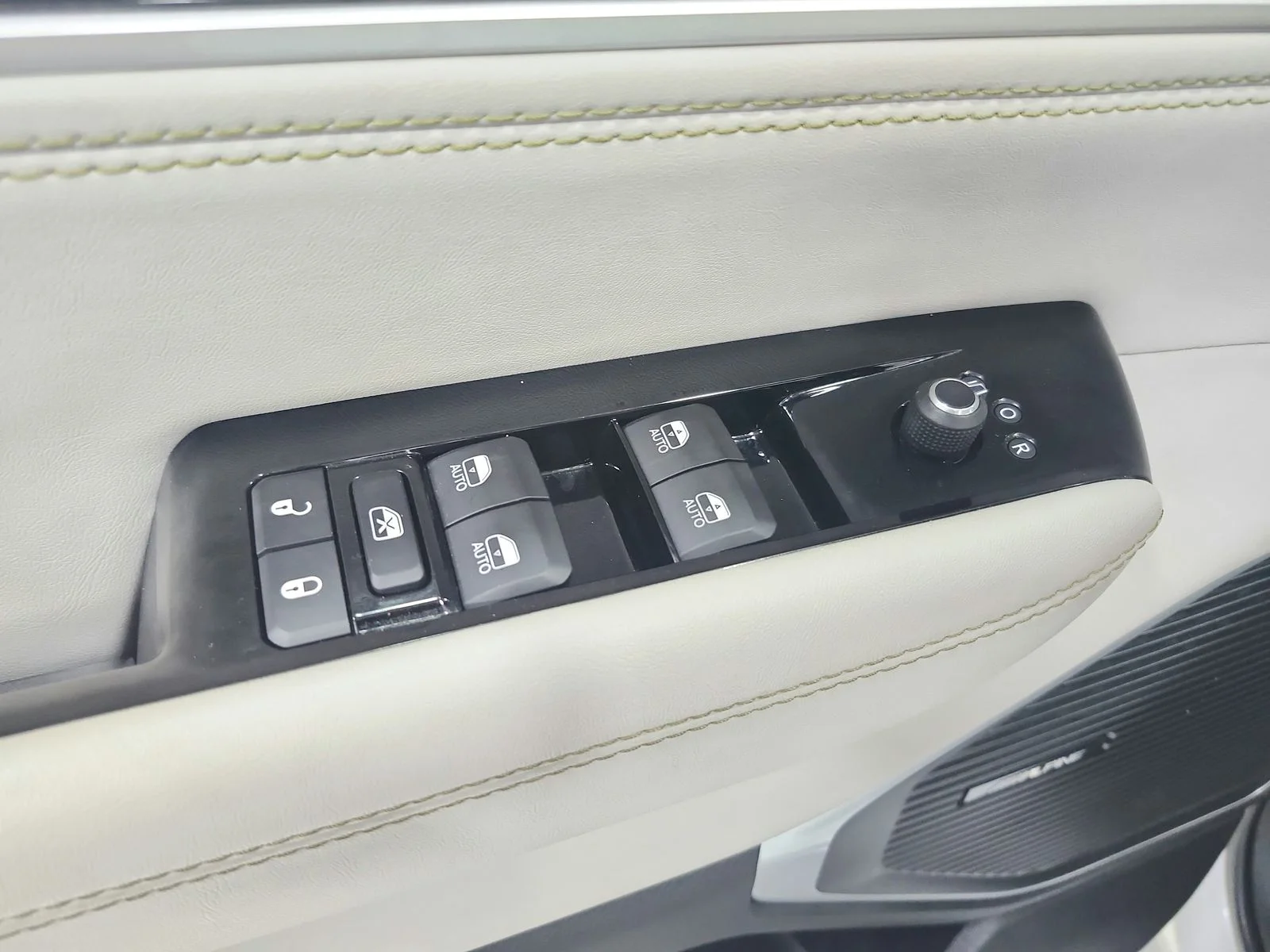 Used 2025 Bright White Clearcoat Jeep Base image 36