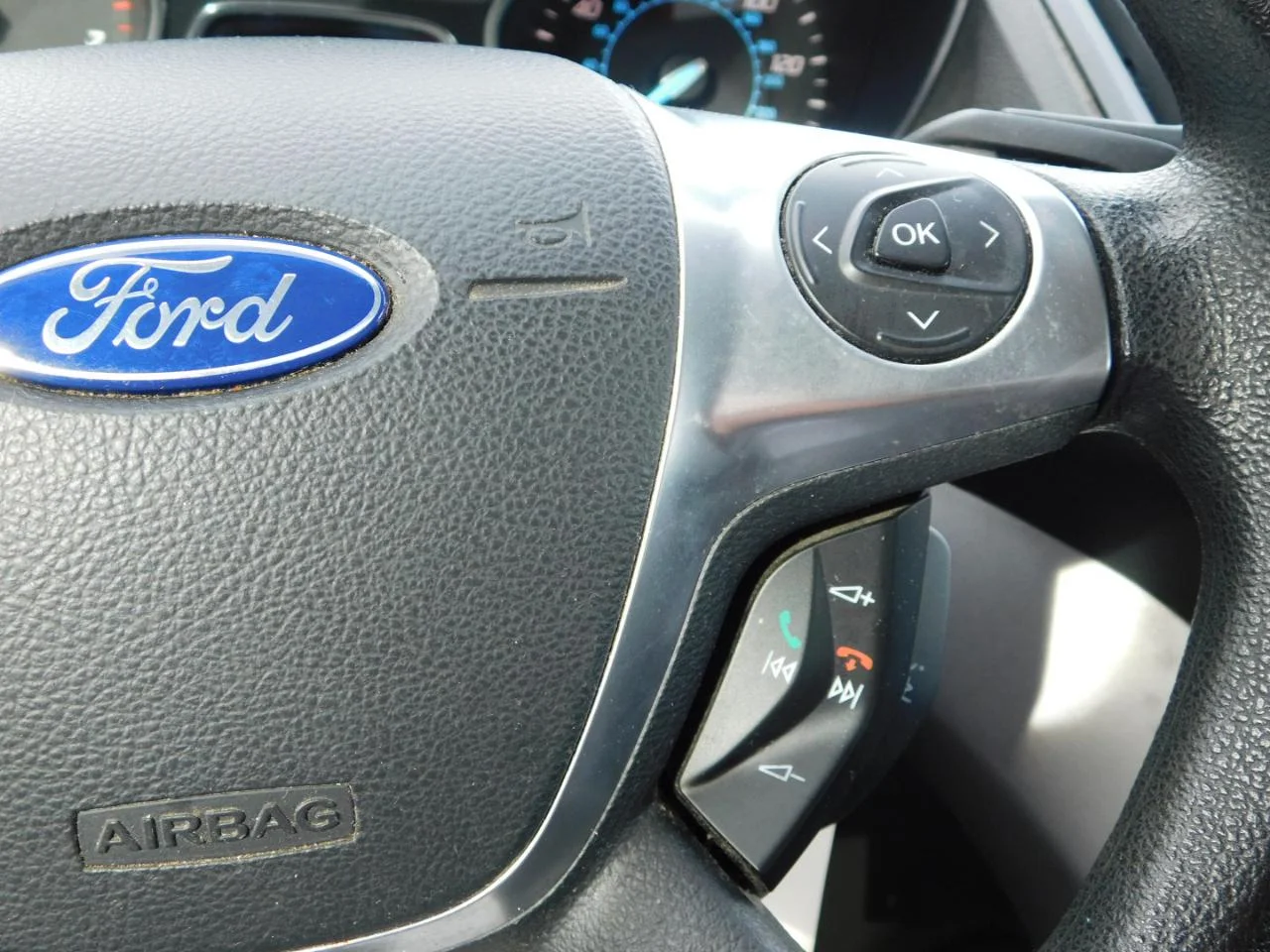 Used 2014 Red Ford FWD 4dr SE image 32