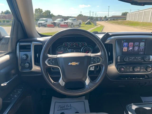 Used 2018 White Chevrolet LT image 17