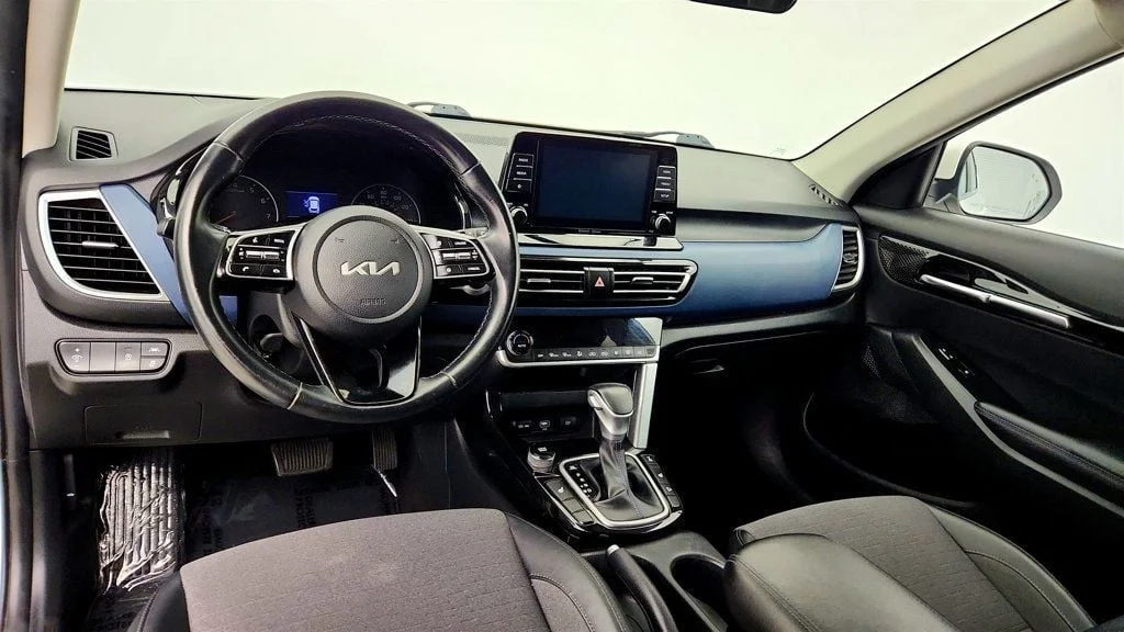 Used 2023 Snow White Pearl Kia S IVT AWD image 12