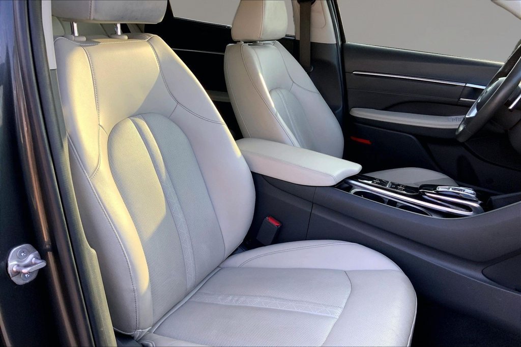 Used 2023 Hampton Gray Hyundai Limited image 7