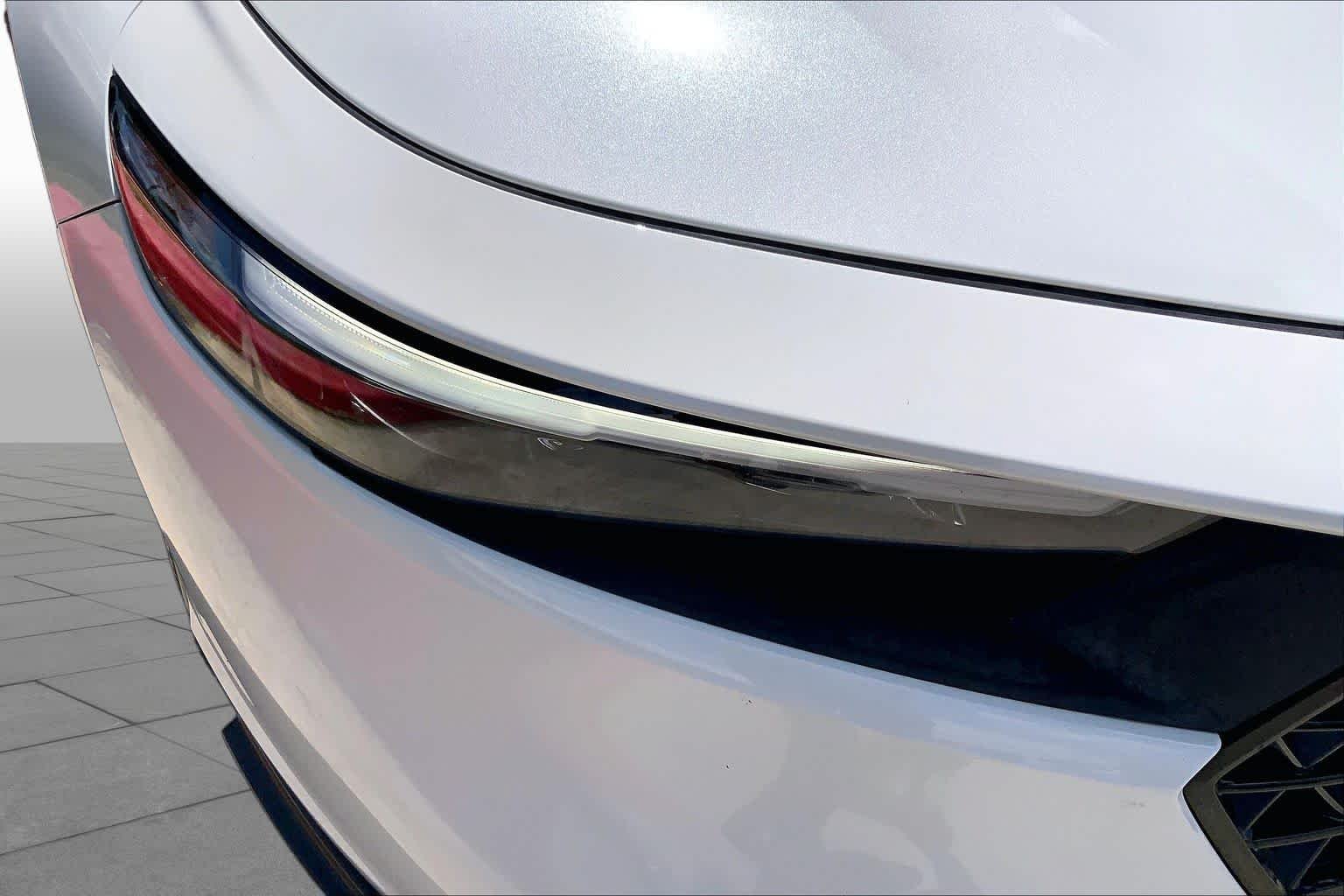 Used 2024 Platinum White Pearl Honda EX image 28