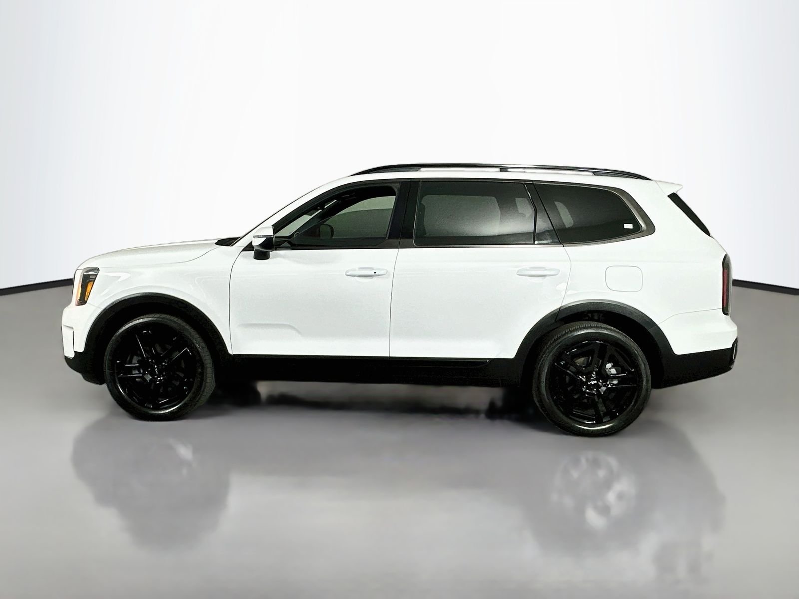 Used 2024 Glacial White Pearl Kia EX X-Line image 4