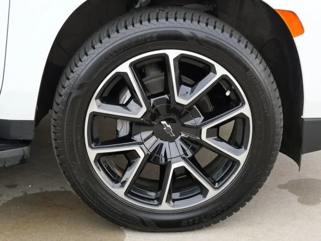 2023 Chevrolet Suburban RST - Photo 8