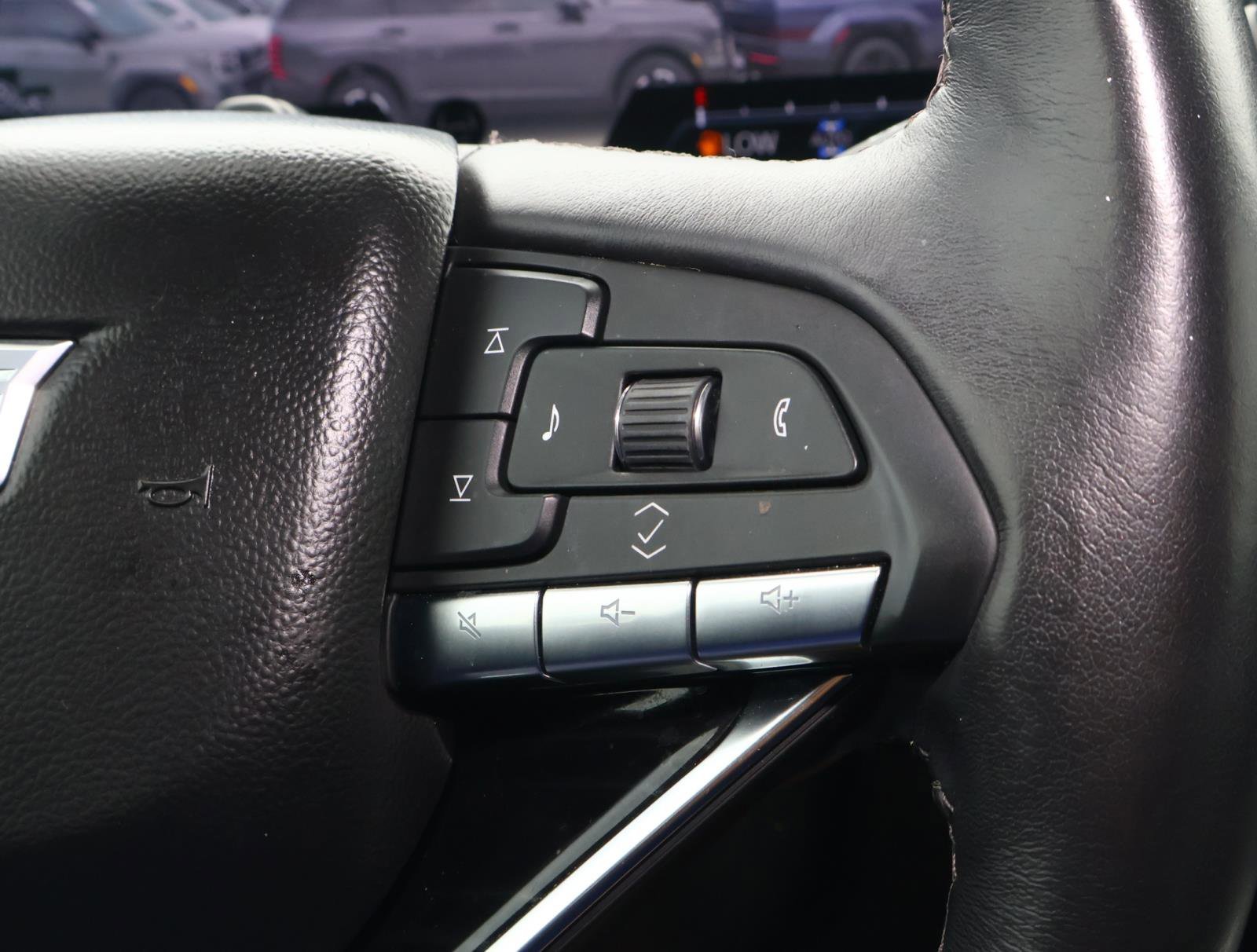 Used 2024 Crystal White Tricoat Cadillac Sport image 33