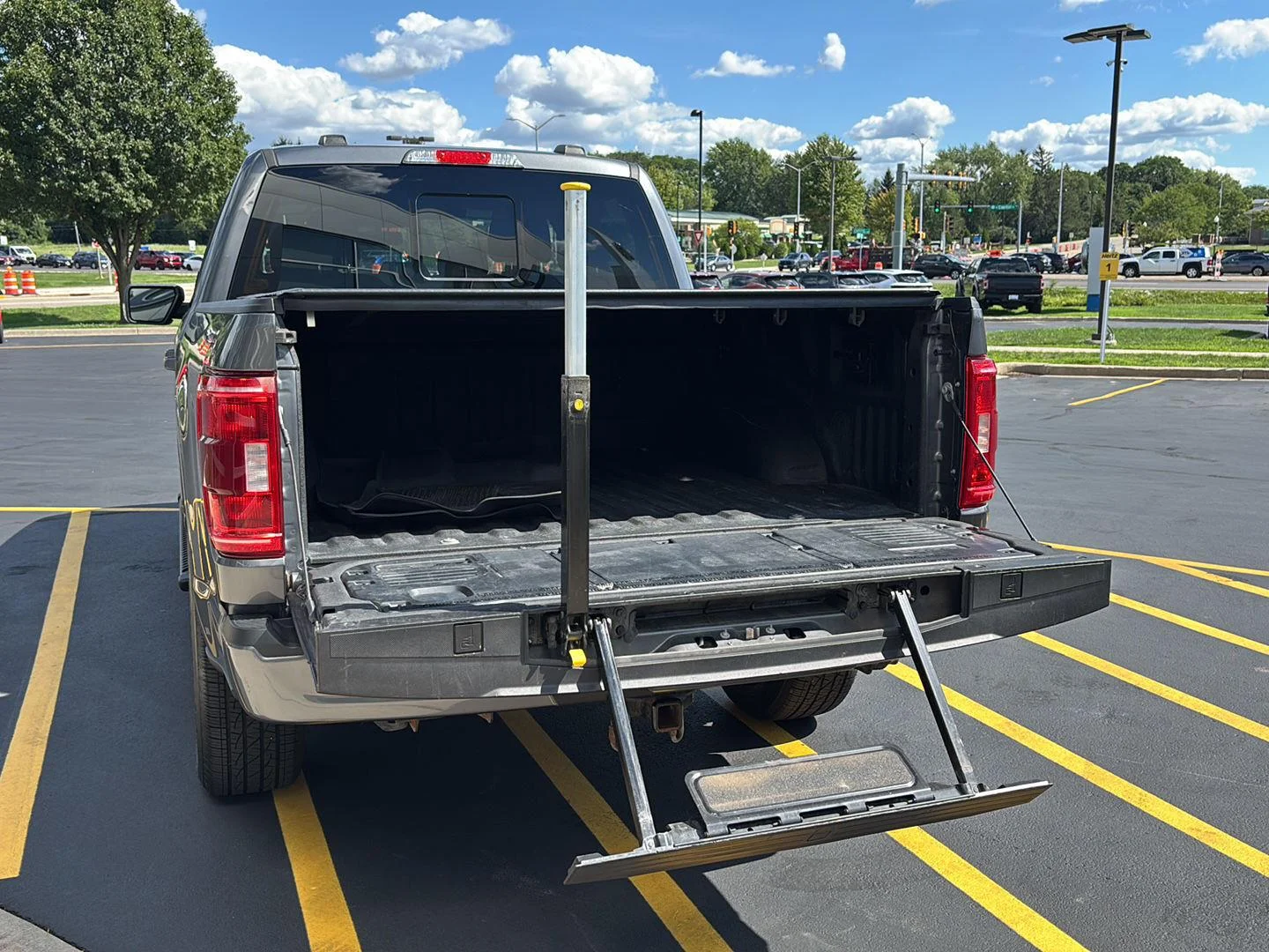 Used 2022 Carbonized Gray Ford XLT image 25