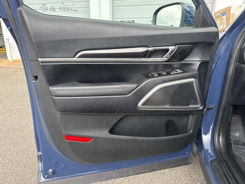 Used 2023 Black Kia S image 23