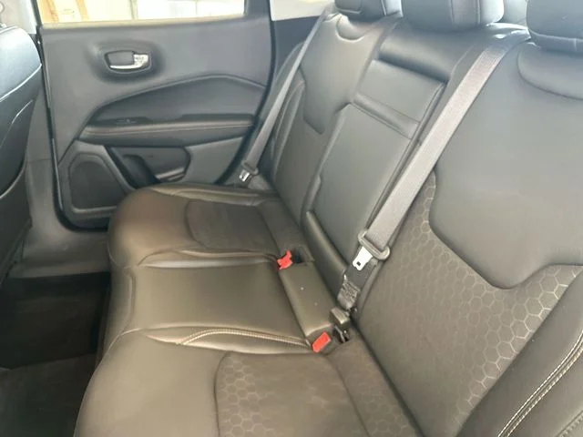 Used 2018 Silver Jeep Latitude image 24