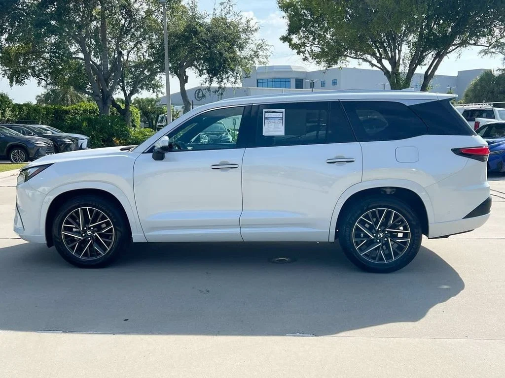 Used 2026 Wind Chill Pearl Lexus 350 Premium image 4