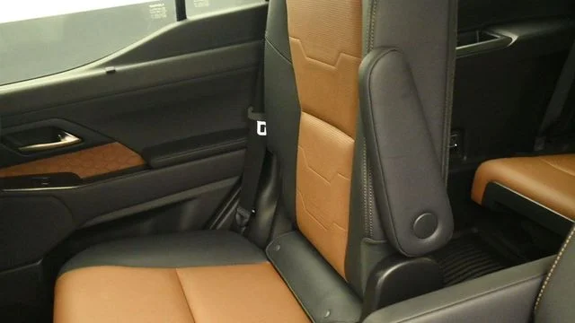 Used 2025 White Lexus 550 Luxury+ image 17