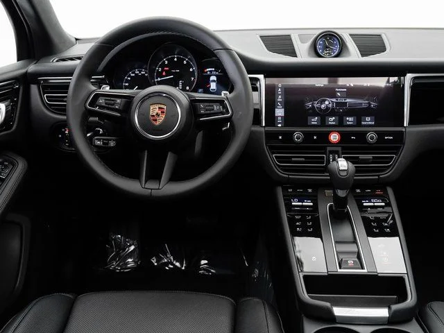 2025 Porsche Macan - Photo 17