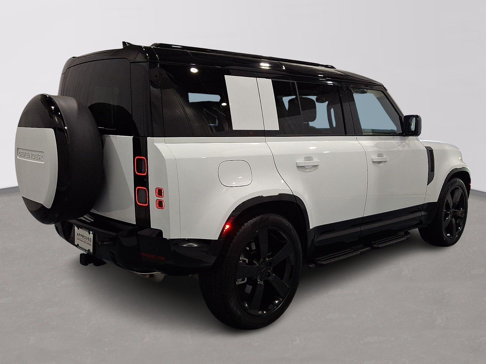 Certified Used 2026 Fuji White Land Rover  image 4