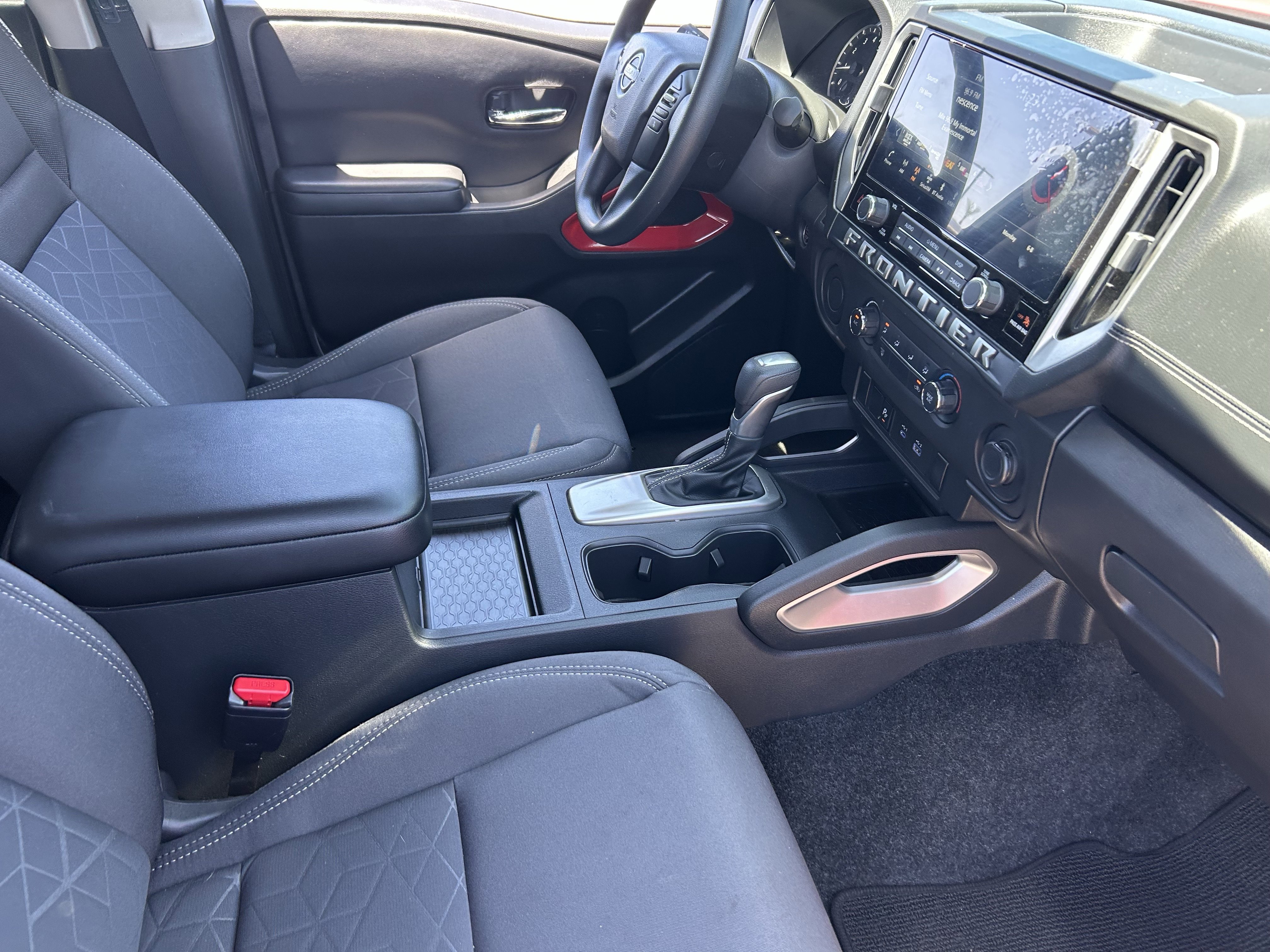 2025 Nissan Frontier SV - Photo 11