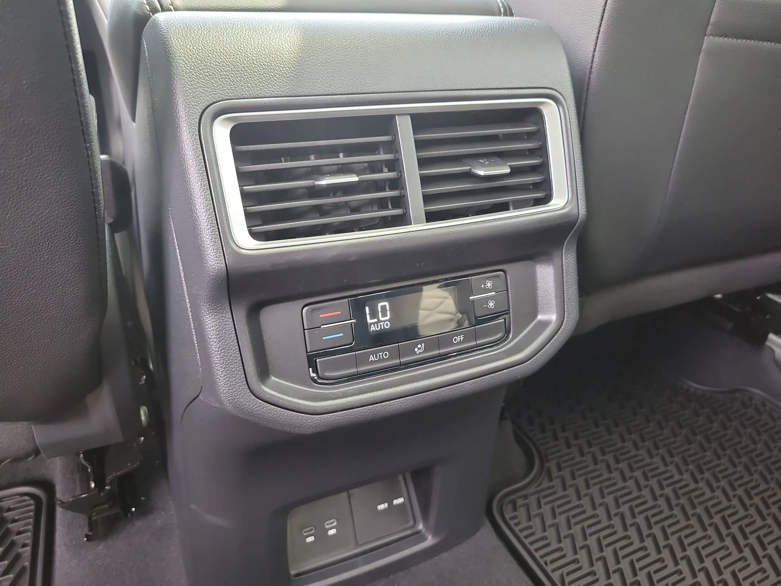 2026 Volkswagen Atlas SE w/Tech - Photo 14