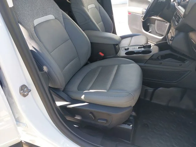 Used 2025 White Ford Badlands image 10
