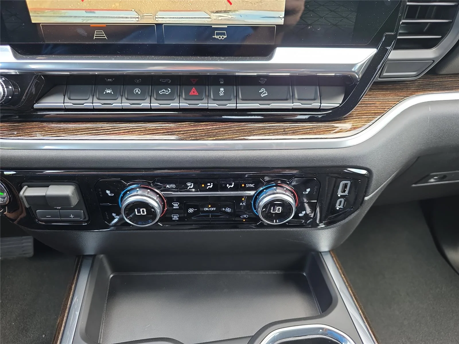 New 2026 Sterling Metallic GMC Elevation image 32