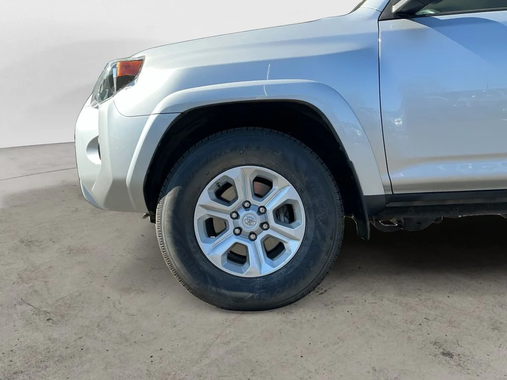 Used 2015 Silver Toyota SR5 image 9