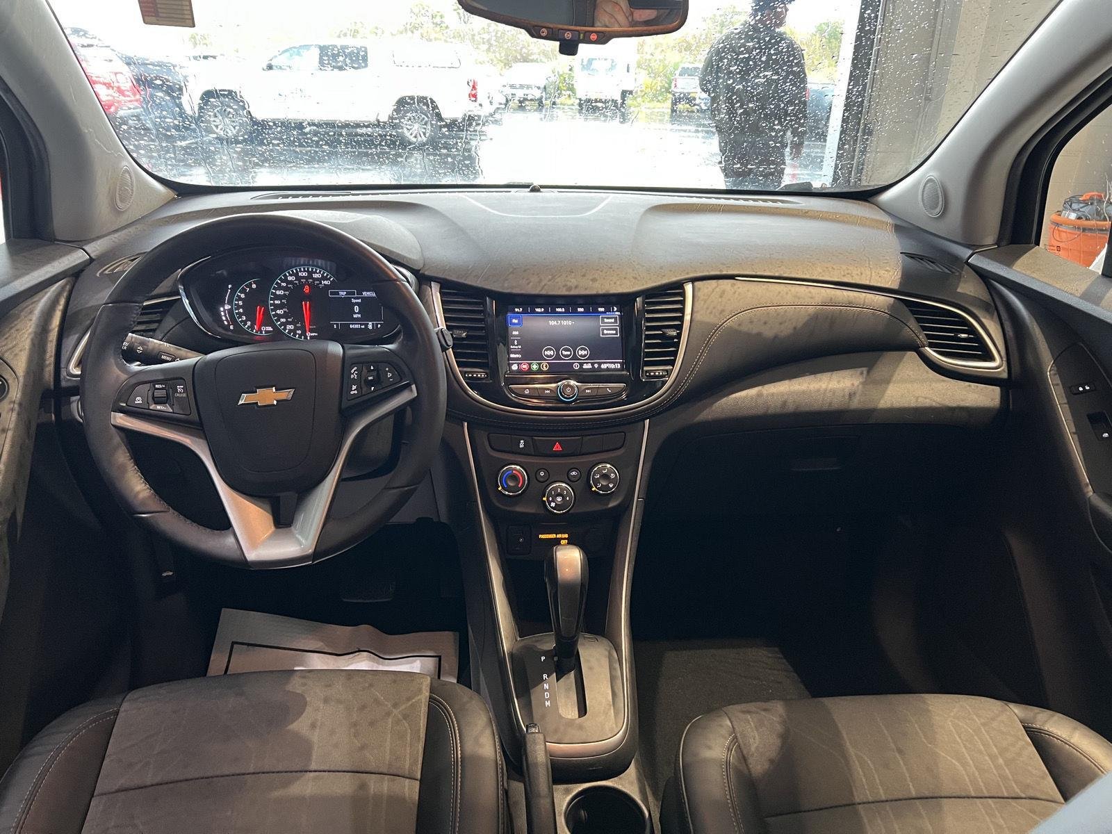 Used 2022 Summit White Chevrolet LT image 11