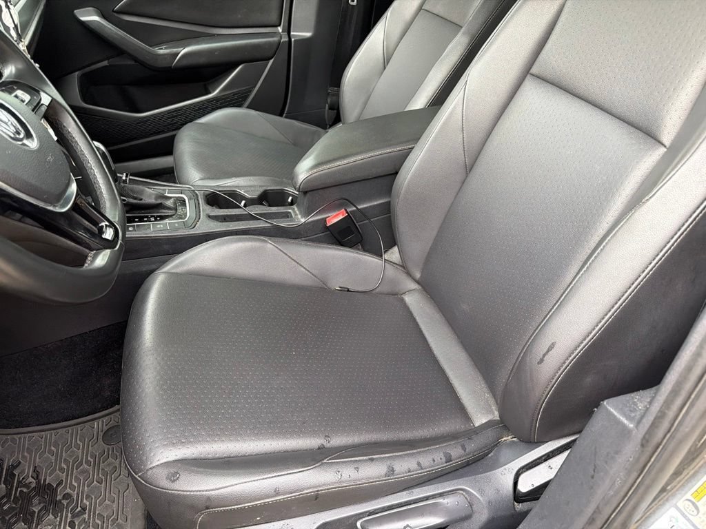Used 2020 Gray Volkswagen 1.4T SE image 3