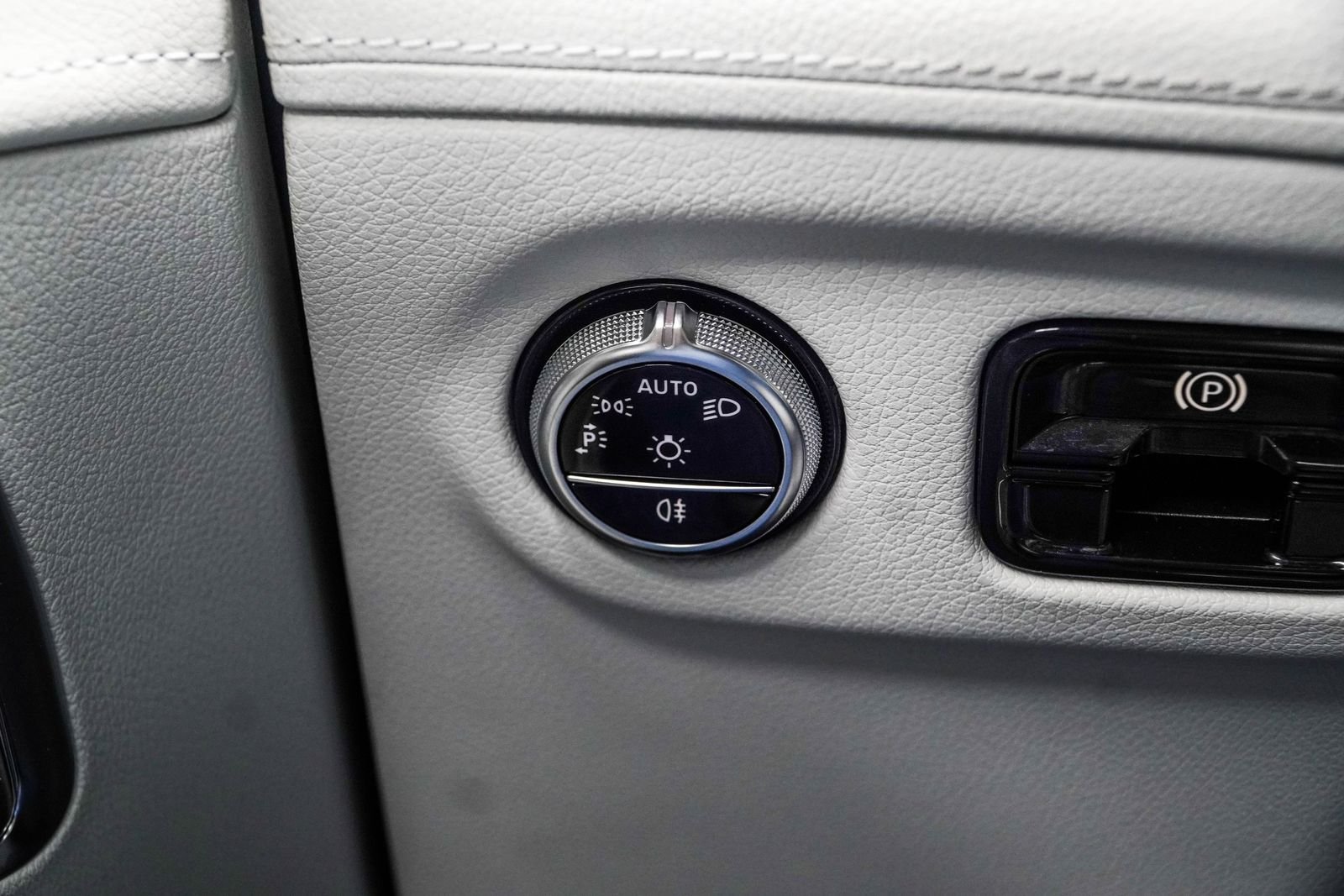 Used 2025 Gray Mercedes-Benz 500 Sedan image 29