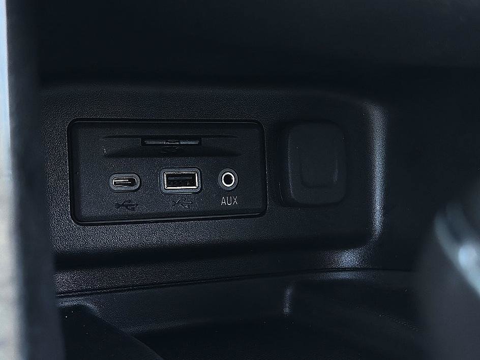 Used 2019 Nightfall Gray Metallic Chevrolet Premier image 16