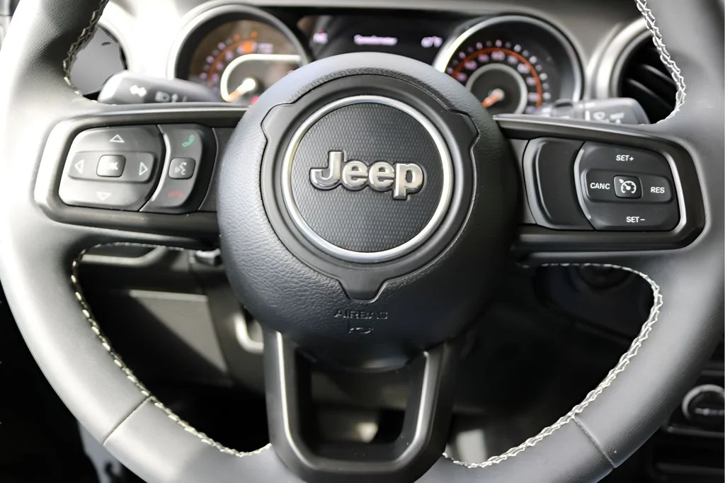 Used 2023 White Jeep Sport S image 21