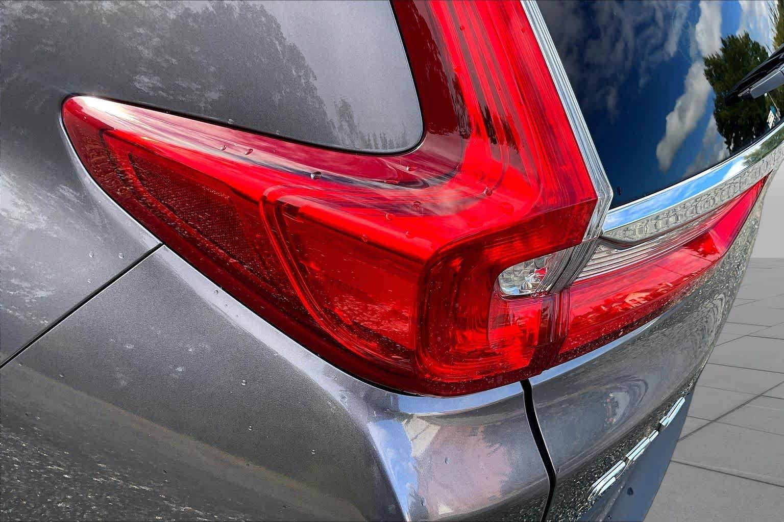 Used 2018 Gunmetal Metallic Honda Touring image 29