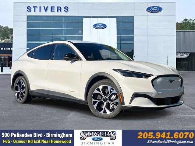 Certified Used 2025 White Metallic Ford Select image 1