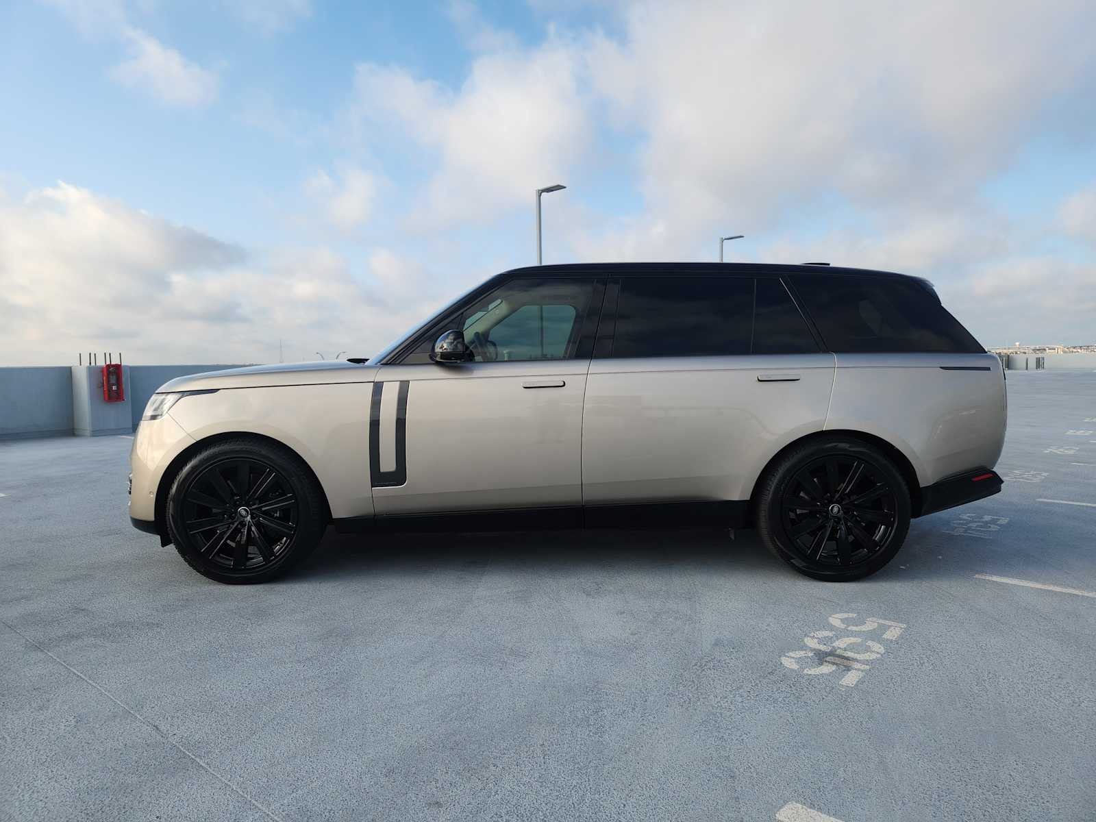 2023 Land Rover Range Rover Autobiography photo 3
