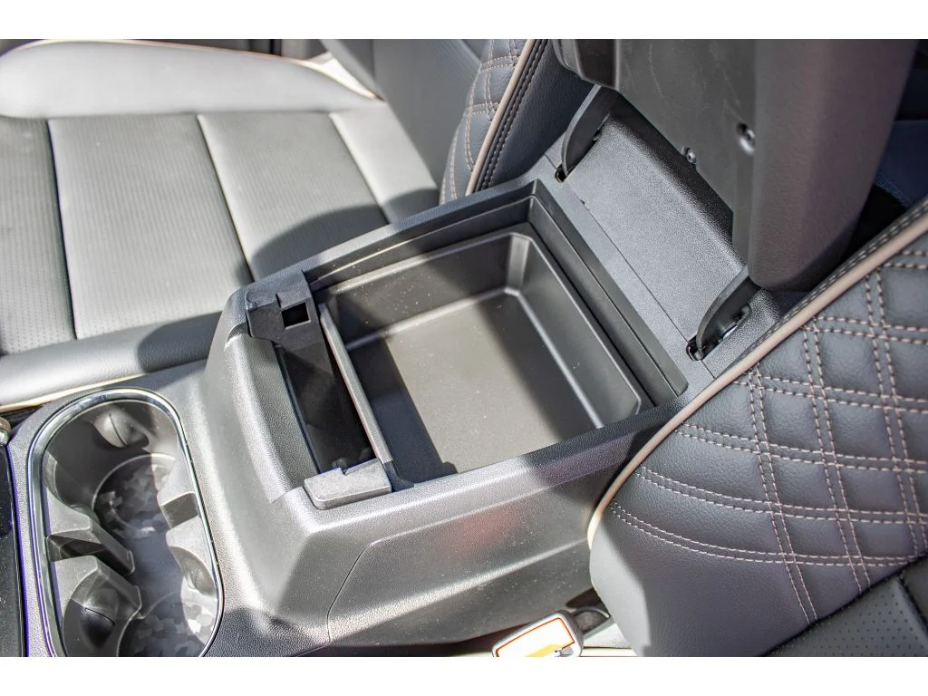 New 2026 GLACIER METALLIC GMC 4WD Denali image 32