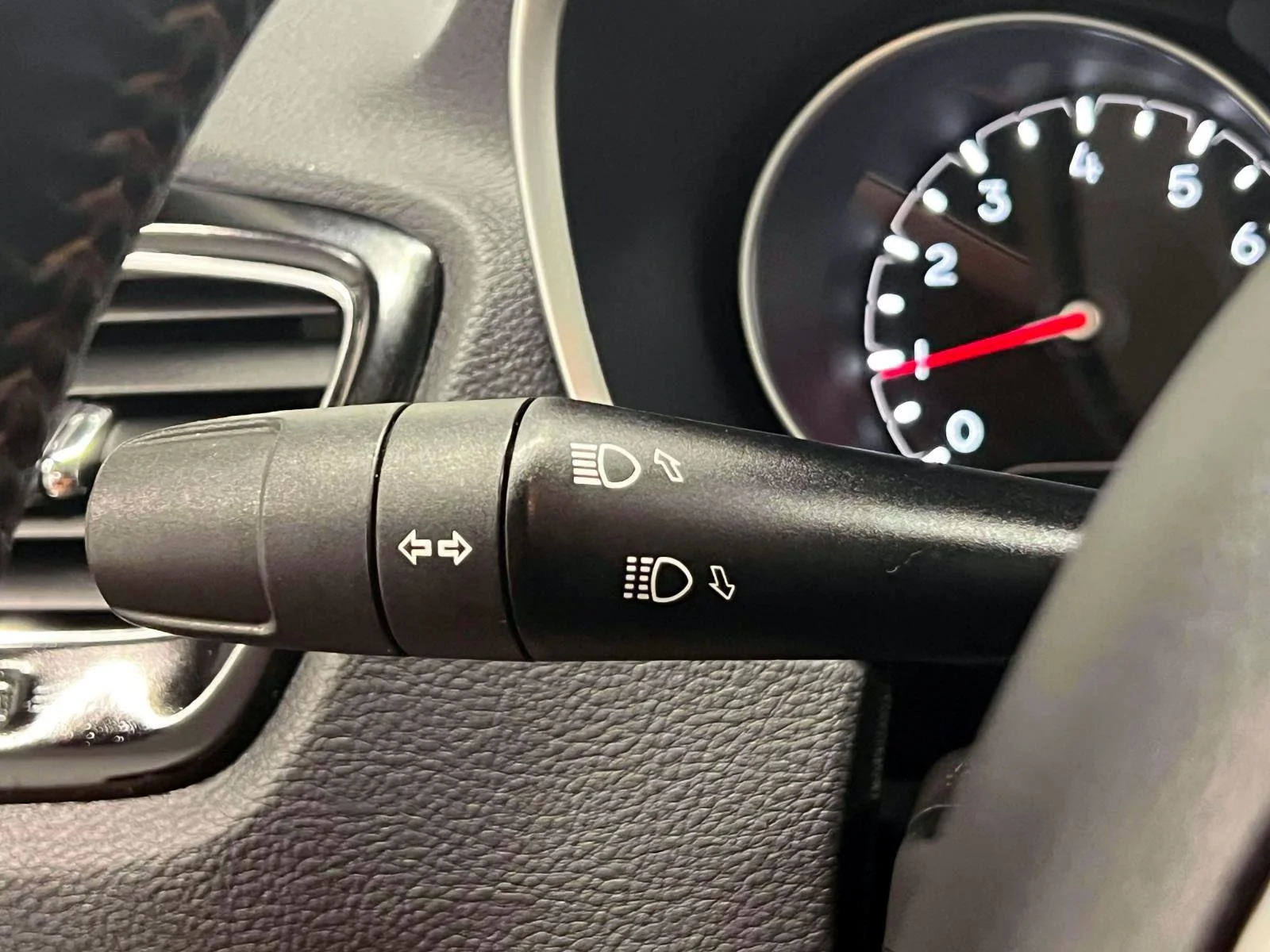 Used 2019 Diamond Black Crystal Pearlcoat Jeep Limited image 23